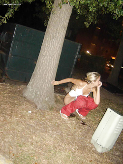 Ragazze ubriache pisciano N.2