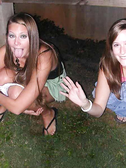 Ragazze ubriache pisciano N.2