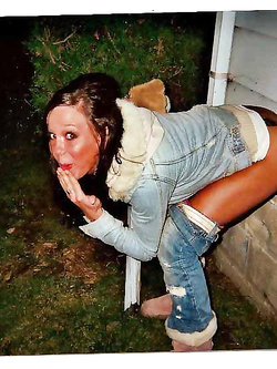 Ragazze ubriache pisciano N.2