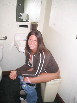 Ragazze ubriache pisciano N.2