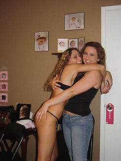 Bella biondina esibizionista