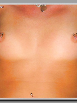 Calda ragazza amatoriale con belle tettine