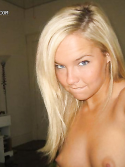 Foto amatoriali sexy biondina