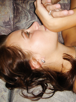 Gnocchetta depilata scopa con fidanzato cornuto