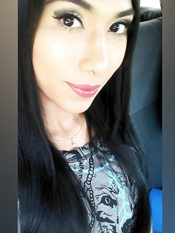 Selfie nuda di una troietta mezza asiatica