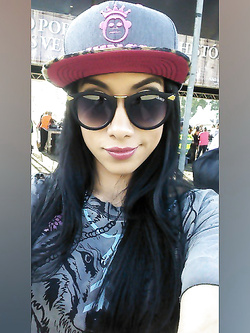 Selfie nuda di una troietta mezza asiatica