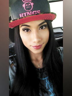 Selfie nuda di una troietta mezza asiatica