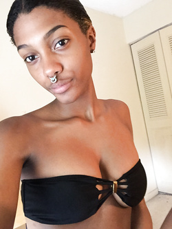 Selfie di una super figona mulatta