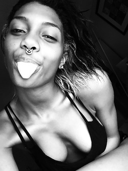 Selfie di una super figona mulatta