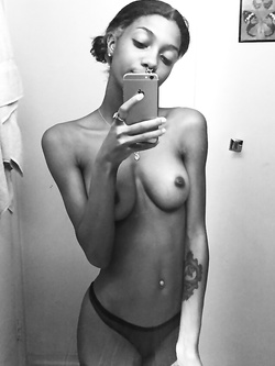 Selfie di una super figona mulatta