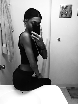 Selfie di una super figona mulatta