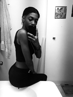 Selfie di una super figona mulatta