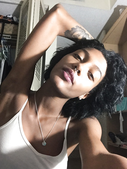 Selfie di una super figona mulatta