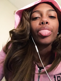 Selfie di una super figona mulatta