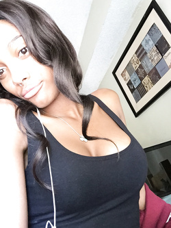 Selfie di una super figona mulatta