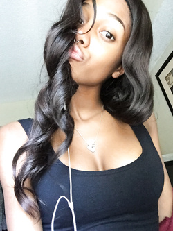 Selfie di una super figona mulatta