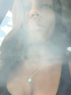 Selfie di una super figona mulatta