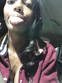 Selfie di una super figona mulatta