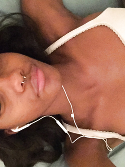 Selfie di una super figona mulatta