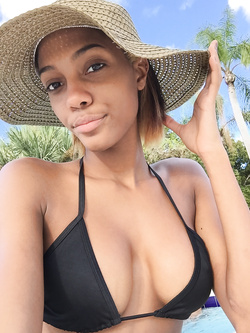 Selfie di una super figona mulatta