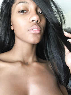 Selfie di una super figona mulatta