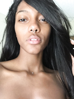 Selfie di una super figona mulatta