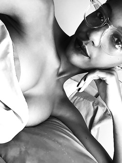 Selfie di una super figona mulatta