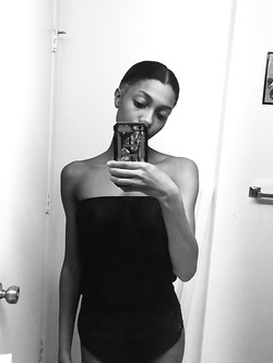 Selfie di una super figona mulatta