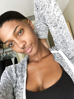 Selfie di una super figona mulatta