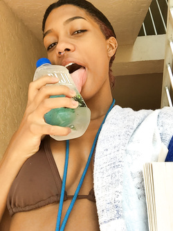 Selfie di una super figona mulatta