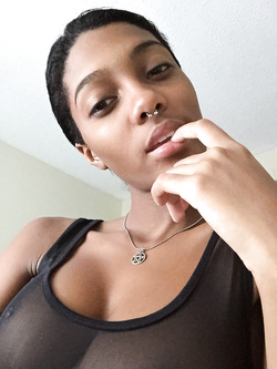 Selfie di una super figona mulatta