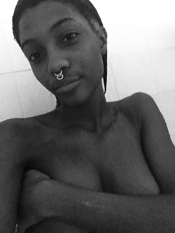 Selfie di una super figona mulatta