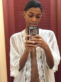 Selfie di una super figona mulatta