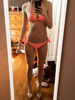 Autoscatti amatoriali sexy di una 18 enne