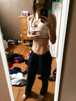 Autoscatti amatoriali sexy di una 18 enne