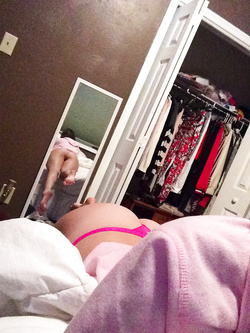 Autoscatti amatoriali sexy di una 18 enne