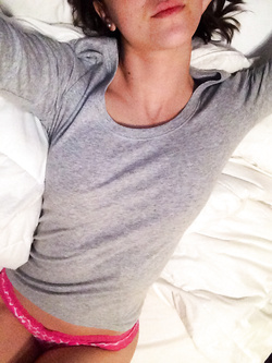 Autoscatti amatoriali sexy di una 18 enne