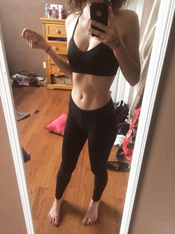 Autoscatti amatoriali sexy di una 18 enne