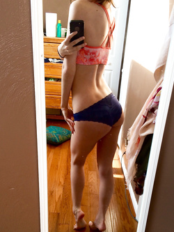 Autoscatti amatoriali sexy di una 18 enne