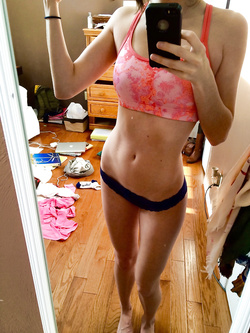 Autoscatti amatoriali sexy di una 18 enne