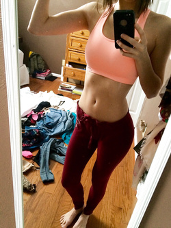 Autoscatti amatoriali sexy di una 18 enne