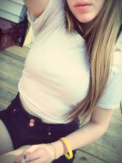 Selfie di una troietta inglese tettona