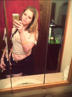 Selfie di una troietta inglese tettona