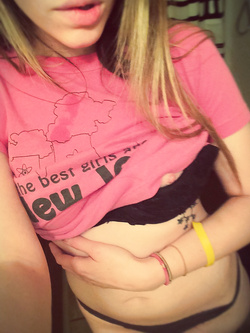 Selfie di una troietta inglese tettona