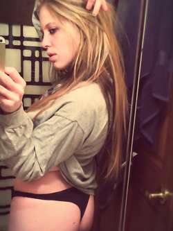 Selfie di una troietta inglese tettona