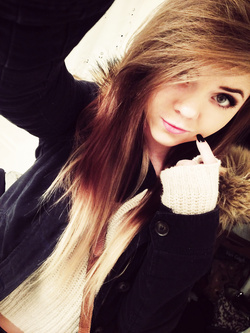 Autoscatti hot di una 19enne in lingerie