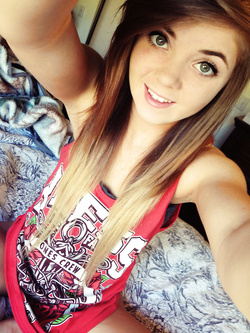 Autoscatti hot di una 19enne in lingerie