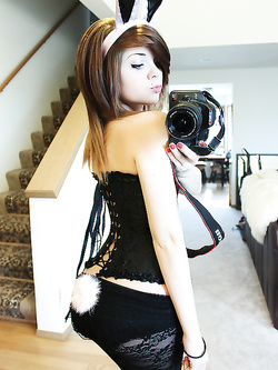 Autoscatti hot di una 19enne in lingerie