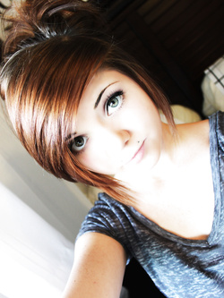 Autoscatti hot di una 19enne in lingerie