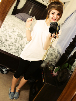 Autoscatti hot di una 19enne in lingerie